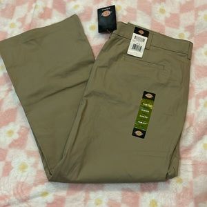 Nwt Women’s khaki Dickies pants 20